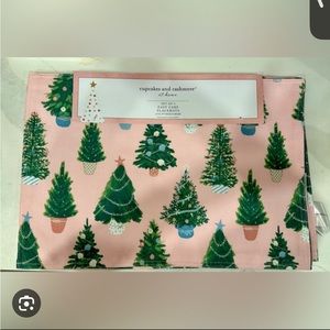 ISO!! Cupcakes & Cashmere Christmas Placemats